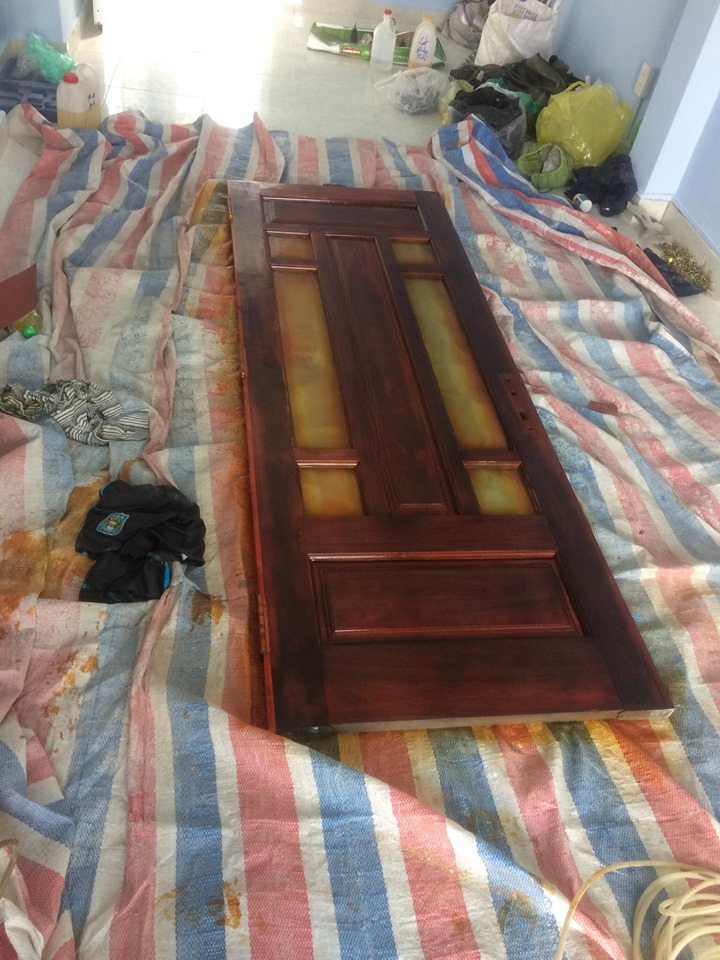 sơn cửa gỗ hcm